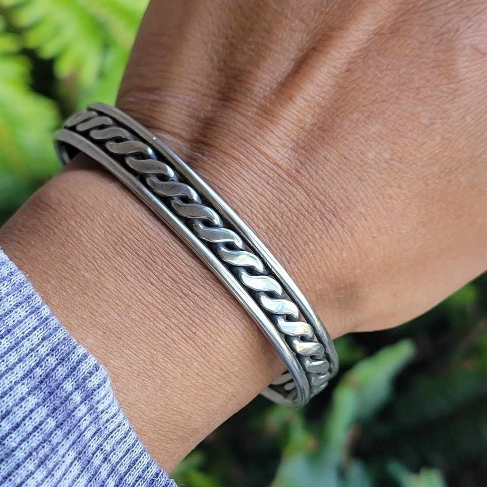 Beautiful Southwestern silver twisted braided rope smooth band bracelet cuff